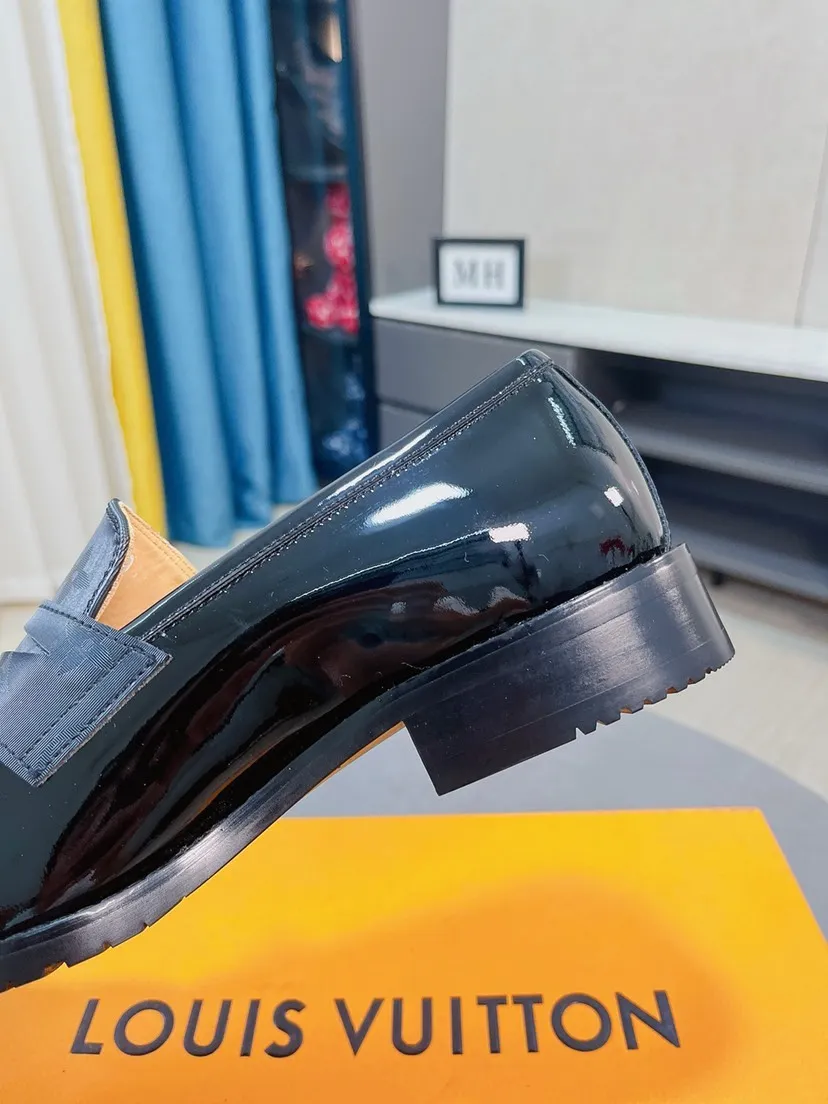 Men's Men's Shoes 💰480🌹🌹《Lv》The latest and most popular casual business leather shoes, top brands [Seduce] Luxury ~ Purchasing, [Strong] The uppers are made of imported patent leather with printed original material ➕ Genuine leather lining (•) fine workmanship. The original stylish and stylish soft rubber wear-resistant and non-slip outsole is light and comfortable on the feet. The real thing looks better in real life. 38-44, 45 can be customized.